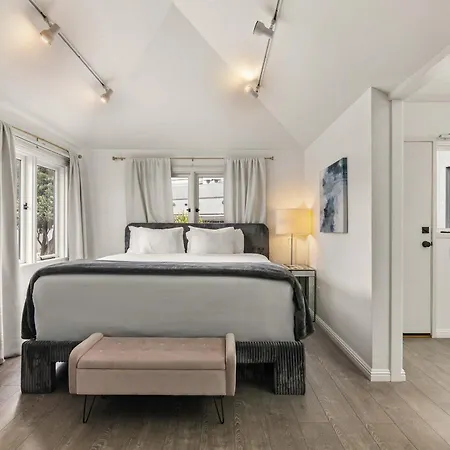 Chic La Jolla Studio Steps To Ocean & Dining